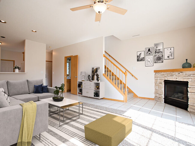 Decore el Space y Haz que tu propia. - Crystal Bay Townhomes