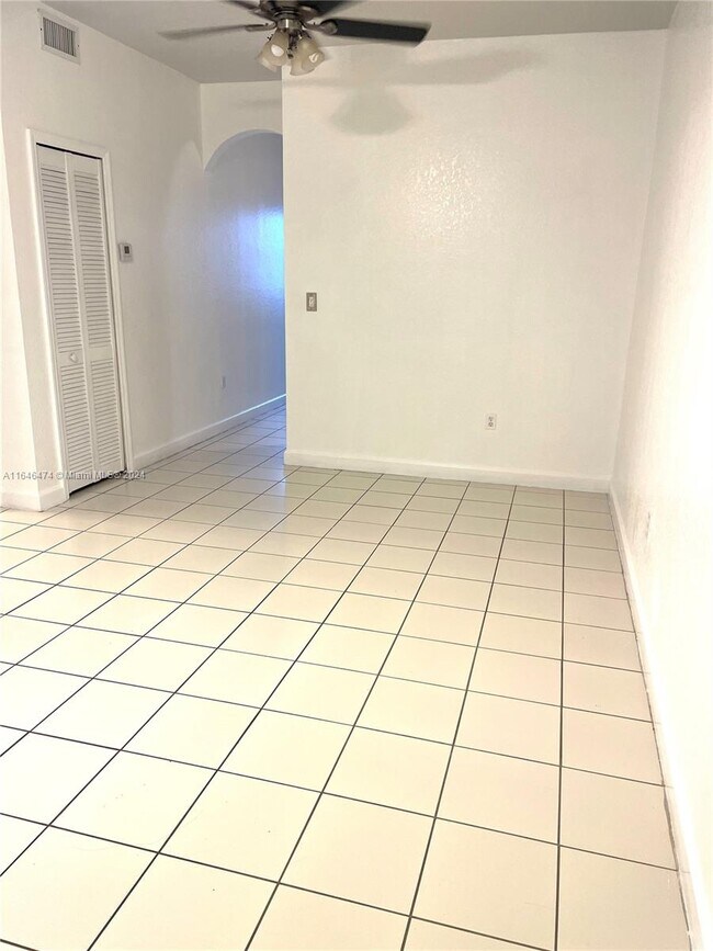 Foto del edificio - 7130 NW 177th St