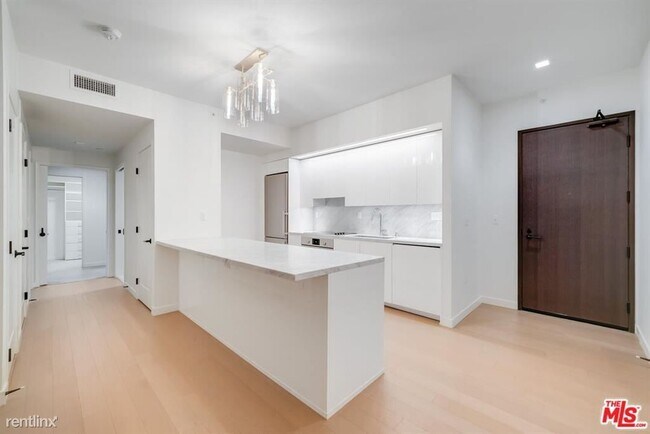 Foto del edificio - 2 br, 2 bath Condo - 1050 S Grand Ave Unit...