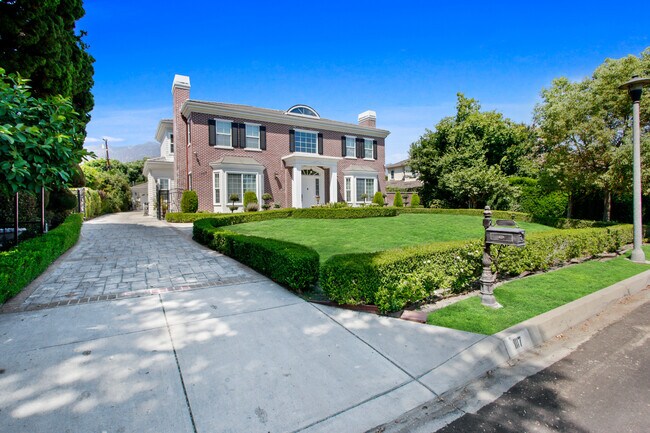 Building Photo - 1117 Encanto Dr