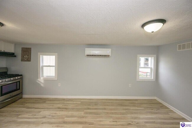Building Photo - 102 Crabtree Dr