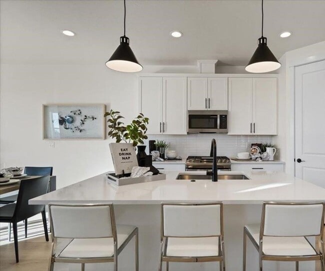 Building Photo - Brand New Town Home - Star Idaho