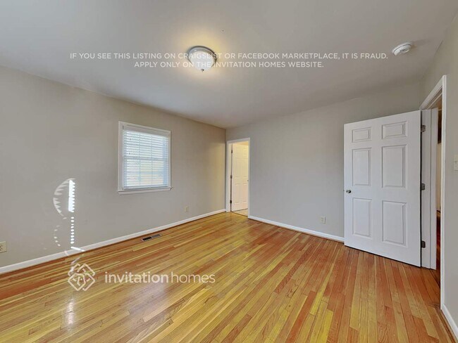 Foto del edificio - 4806 Vickrey Chapel Rd N