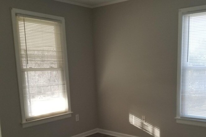 Primary Photo - 302 N Nash St