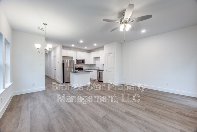 Foto del edificio - 414 E 7th St