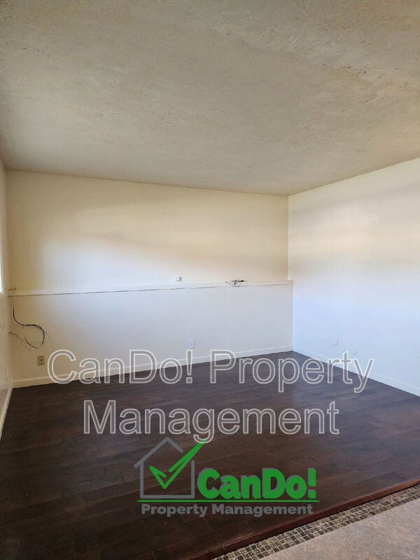 Building Photo - 260 Carol Dr