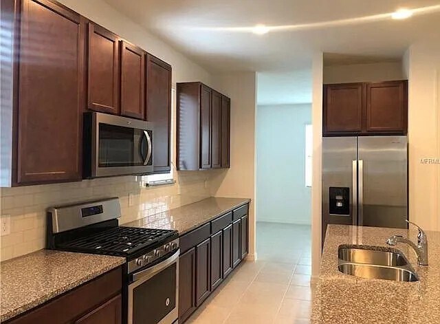 Foto del edificio - 15308 Honeybell Dr