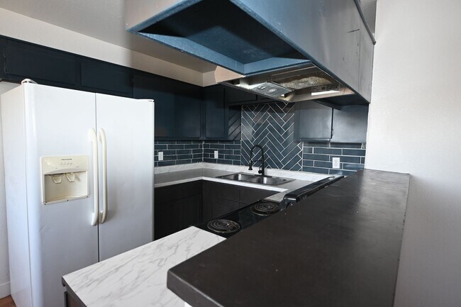 Building Photo - 2 Bedroom Apartment -Las Vegas -NO PETS -1...
