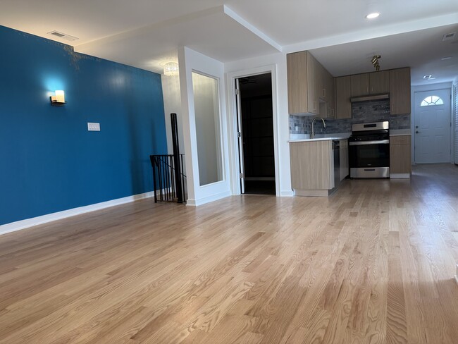 Living room / dining room is to the right with seperate light and window - 1628 W Cermak Rd