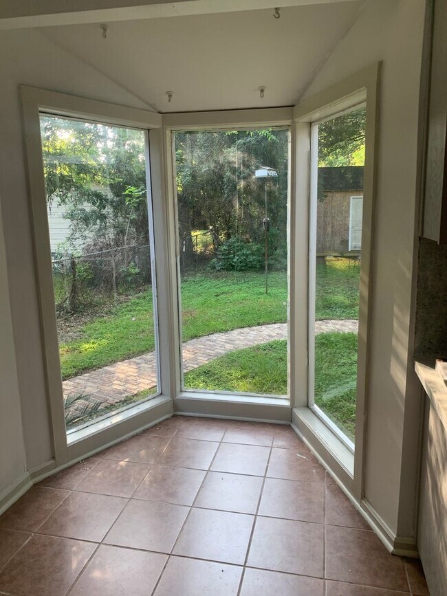 Foto del edificio - PERFECT STARTER HOME IN BROADMOOR