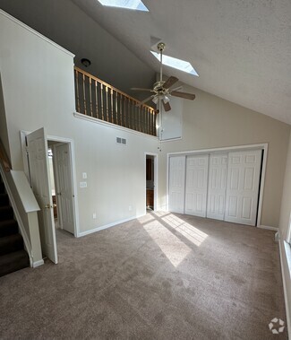 Primary bedroom with loft and vaulted ceiling - 117 Oak Moore Ct