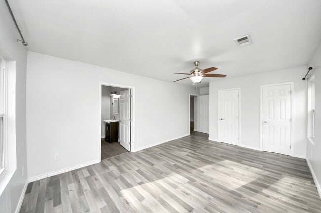 Building Photo - 3911 Anita St