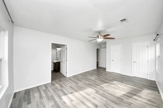 Building Photo - 3911 Anita St