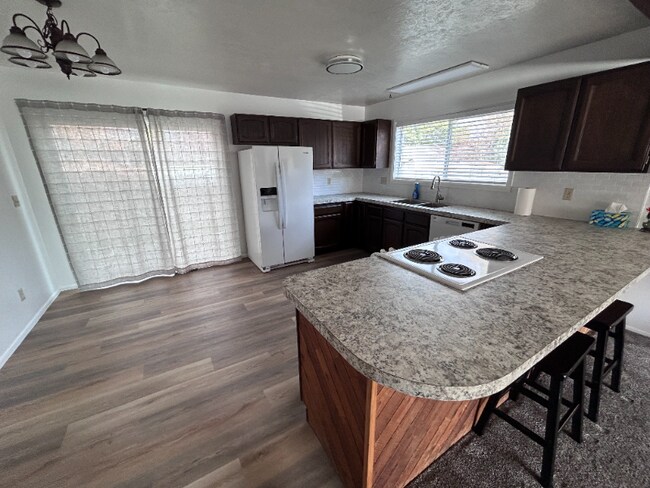 Building Photo - 438 Forest Vale Cir