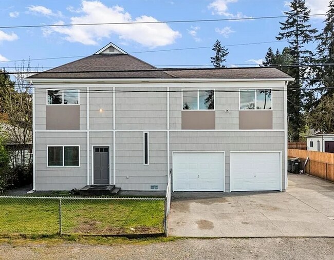 Building Photo - Remodeled 2BR w/ Garage, Fenced Yard & Stainless Steel Appliances