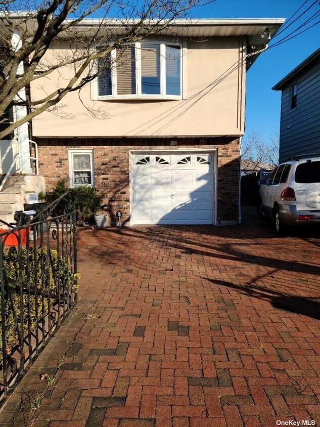 296 Plain Ct, Franklin Square, NY 11010 House Rental in Franklin