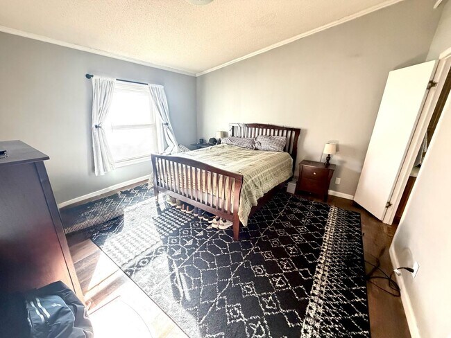 Building Photo - 2406 Robin Rd