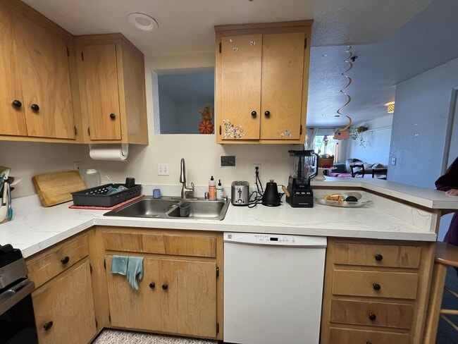 Foto del edificio - Foothill Community Blocks to Campus