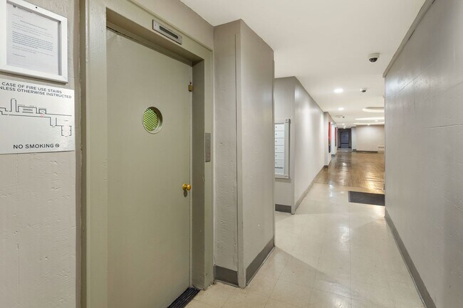 Foto del edificio - 42-42 80th St