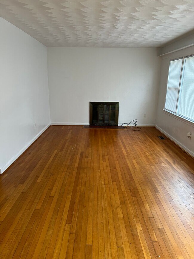 Foto del edificio - 11 Markham Dr