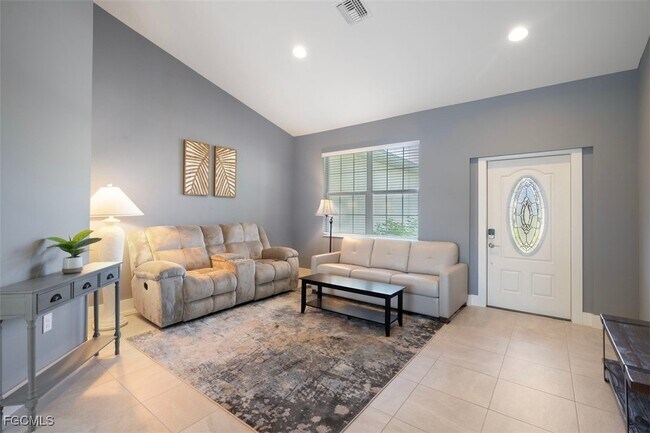 Foto del edificio - 825 SE 5th Pl