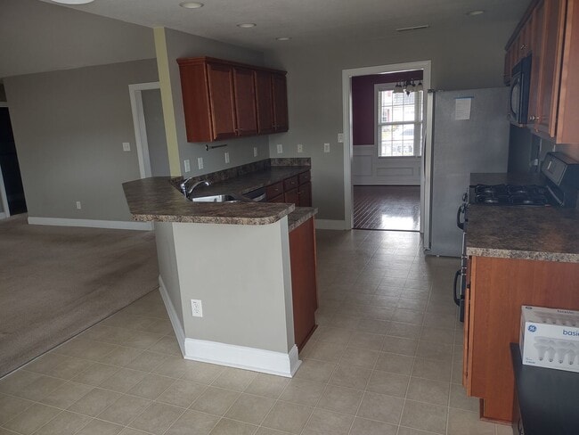 Building Photo - Bonus Room!