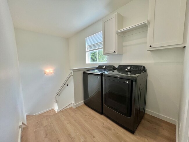 Photo - 216 E Hurd St Apartment