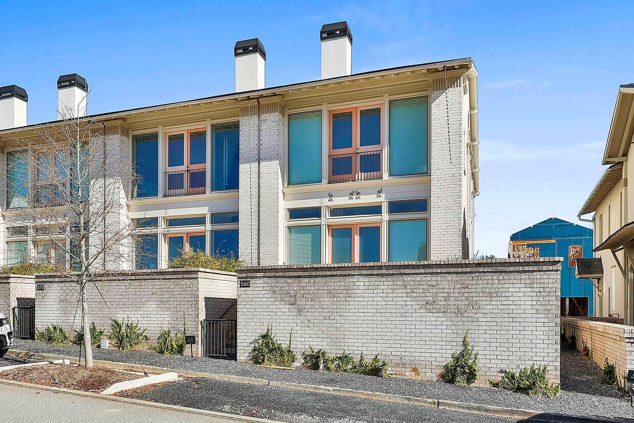 Primary Photo - Fully Furnished Trilith Townhome with Larg...