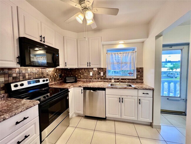 Foto del edificio - 1400 NE 55th St