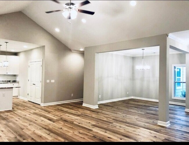 Foto del edificio - Stunning Home in Rose Hill!