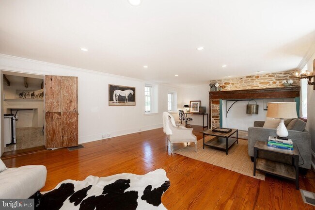 Building Photo - 609 W Lincoln Hwy