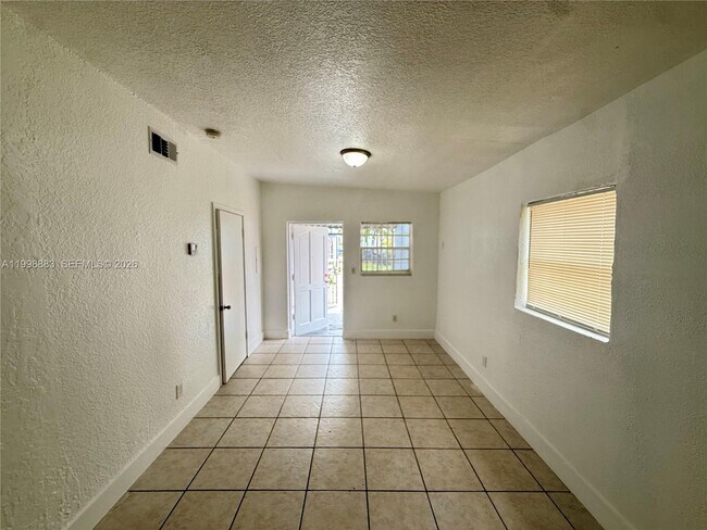 Foto del edificio - 1345 NW 55th St