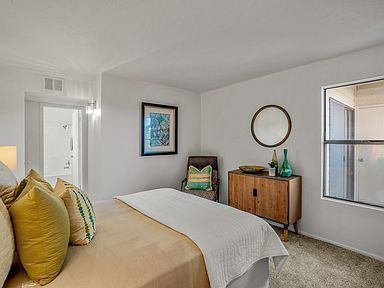Foto del edificio - North side condo living opportunity locate...