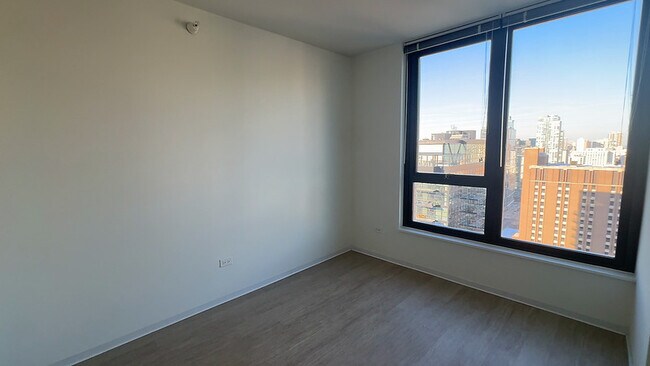 Foto del edificio - 359 W Superior St