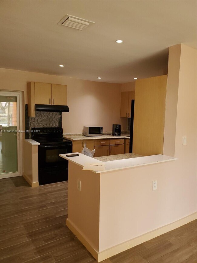 Foto del edificio - 855 NW 126th St