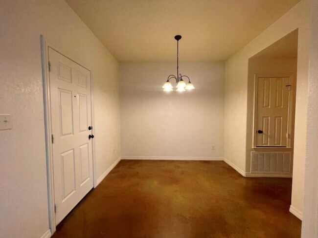 Building Photo - KAREY DR 510