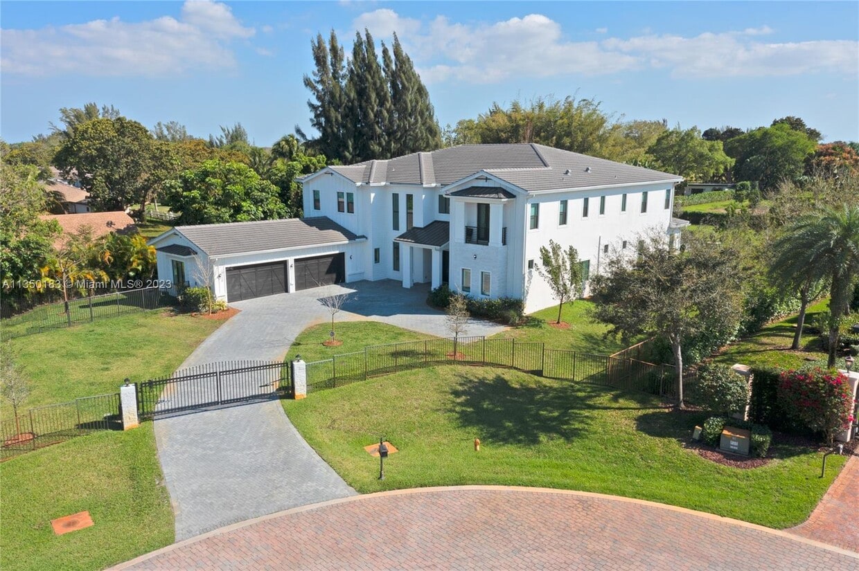 Primary Photo - 17110 Reserve Ct