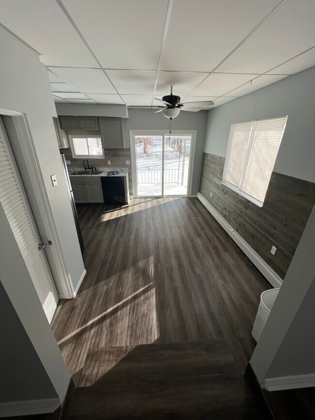 Foto del edificio - 1319 Bluestone Ave