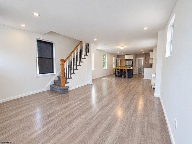 Building Photo - 609 Adriatic Ave