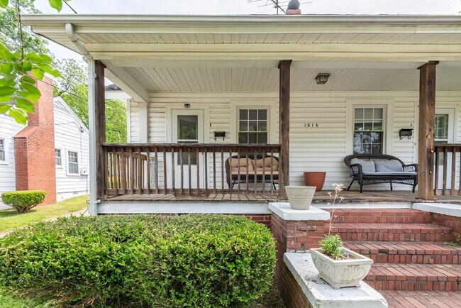 Foto del edificio - Charming 1 bed, 1 bath Unit Located in the...