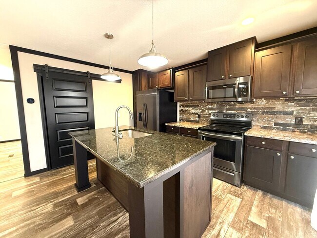 Building Photo - 3 bed 2 bath Mountain Living home!