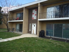 Building Photo - 5818 W 107th St