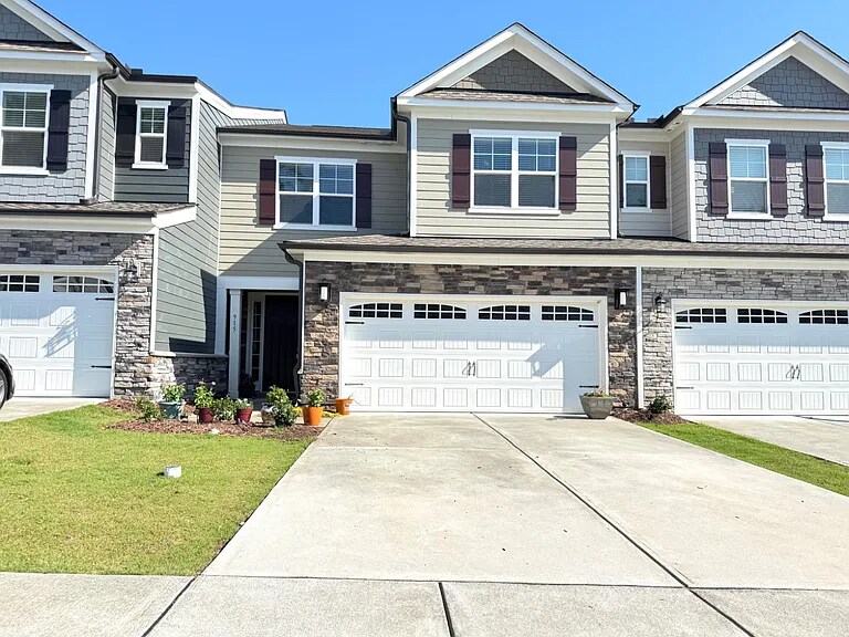 Primary Photo - 4 Bedroom for Rent in Apex