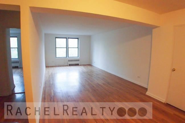 Building Photo - 3950 Blackstone Ave