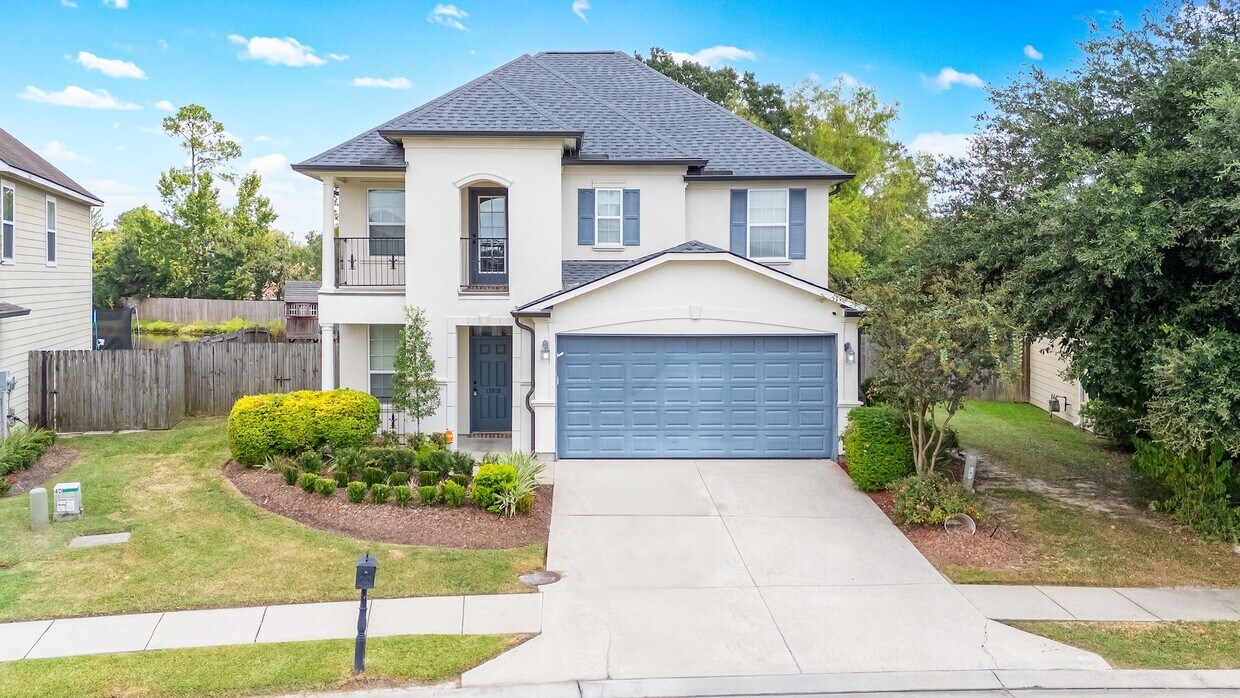 Primary Photo - 3 Bedroom home with a Bonus area! Sits on ...