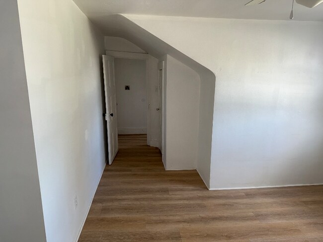 Foto del edificio - 564 S Main St