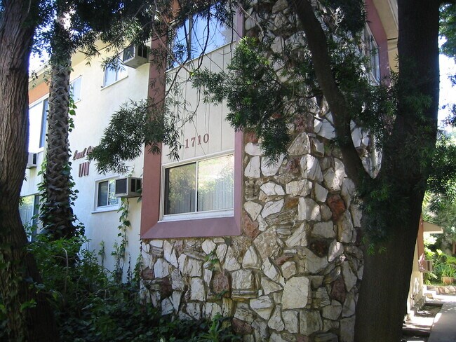 Foto del edificio - 1710 Laurel Canyon Blvd