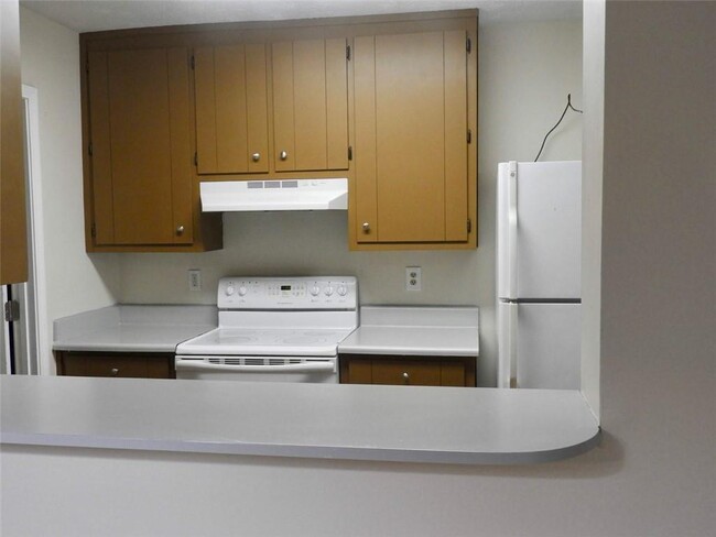 Foto del edificio - 5272 Ridge Forest Dr