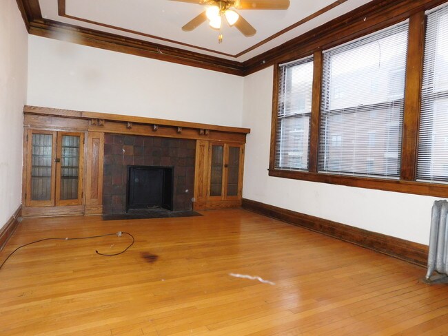 Building Photo - 3142 W Fullerton Ave