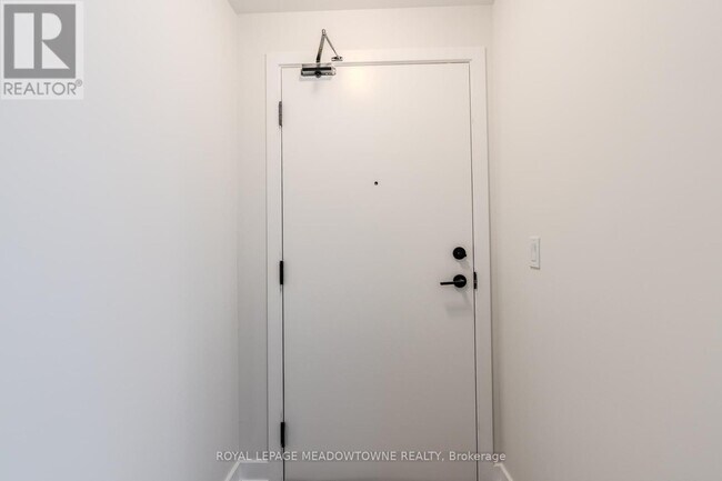 Photo du bâtiment - 4130-4130 Parkside Village Dr